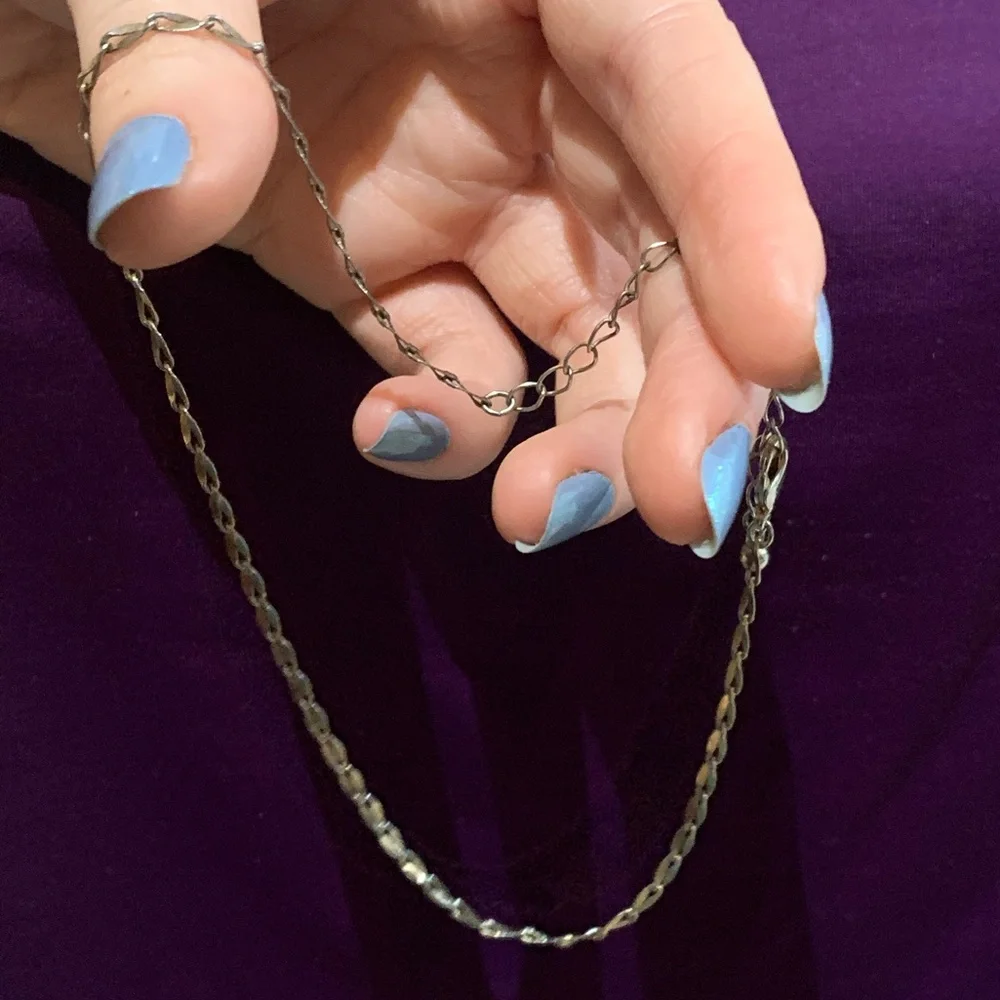 🥶 5/$18 - Dainty Gold Tone Choker - Picture 4 of 4